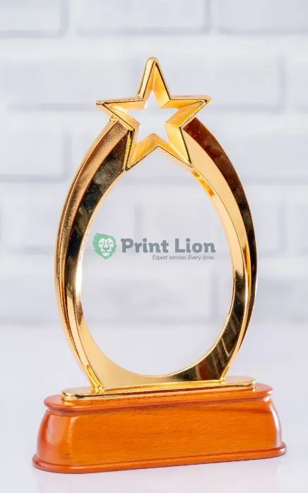 New oval l executive awards PLAW090