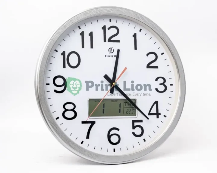 Digital clock cm diameter. Available in black and silver PLCK017