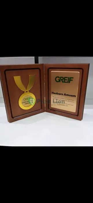 Booklet wooden awards. *Print area 13*19 cm . Diameter for the round 6cm* PLAW052